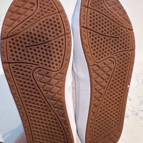 Vans Lizzie Classic White Canvas High-Tops - Picture 11 of 12